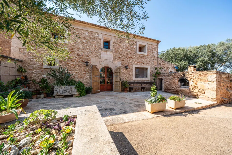 Villa de campo con piscina privada y casa de invitados .