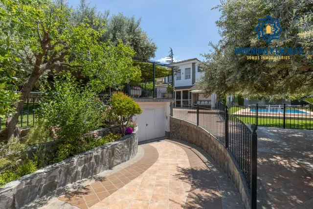 Vivienda Exclusiva en Urbanización Viñas del Rey – Otura — 46