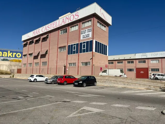 GRAN OCASION NAVE EN POLIGONO DE CARRUS CON UNA ubicación UN - foto 3