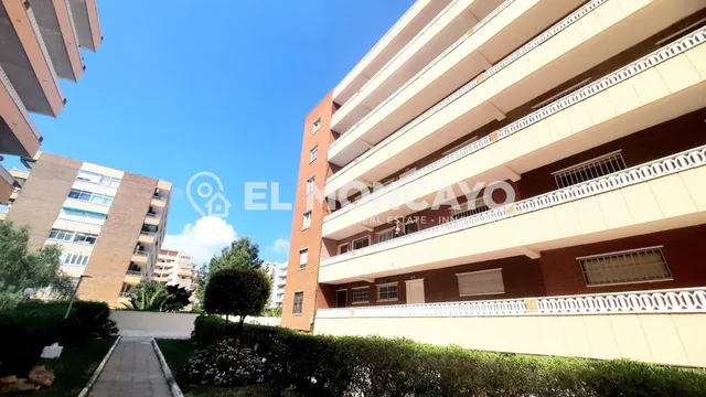 Fantástico apartamento con vistas laterales al mar en Punta Prima, Alicante, Costa Blanca — 21