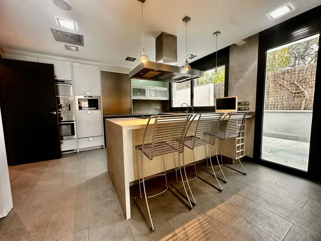 Exclusiva villa de lujo en Ciutat Diagonal, Esplugues de Llobregat, con vistas panorámicas a Barcelona y al mar — 15