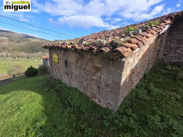 Se vende casa de piedra para rehabilitar con jardín en Cades - foto 3