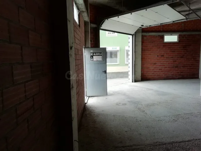 Se alquila bajo en el centro de Coristanco - foto 4