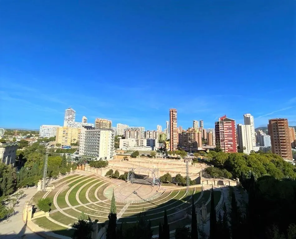 Apartamento en exclusiva de 2 dormitorios con piscina y vistas al parque de l'aigüera  en Benidorm