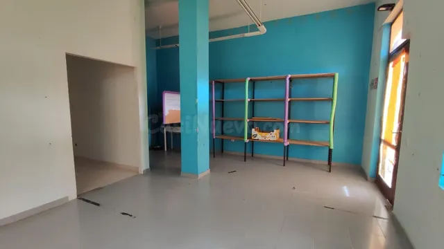 Local comercial centro Saron - foto 5