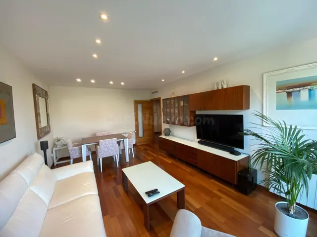 PARTICULAR VENDE | PISO CON GARAJE, TRASTERO Y PISCINA EN CUATRE CARRERES — 2