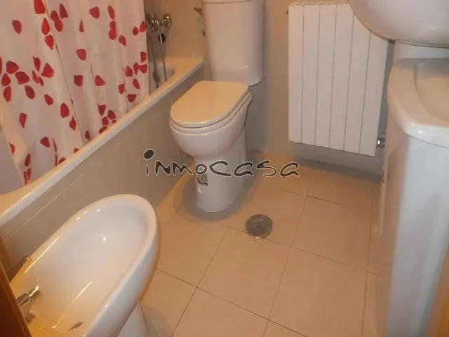 600 euros, comunidad incluida, cerca metropolitano, amueblado. — 11