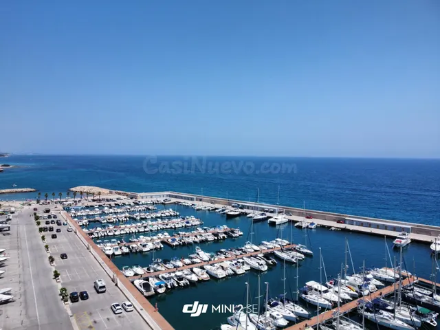 Exclusivo chalet en primera línea de mar y del puerto deport - foto 2