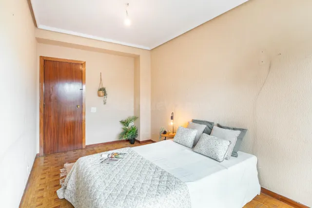 Piso en Hermanos Menendez Pidal - foto 4