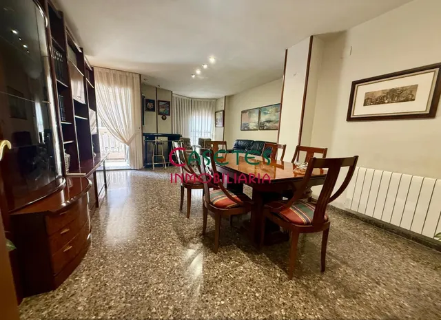 AMPLIA VIVIENDA CON PLAZA GARAJE DOBLE-CERRADA. — 14