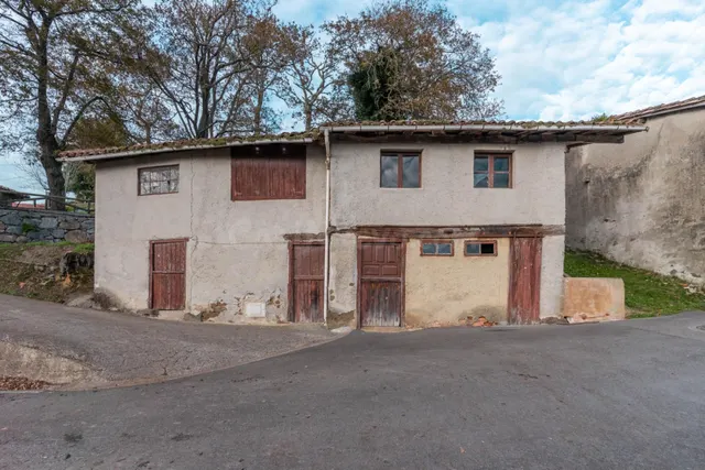 Dos casas para reformar en el corazón de Piloña con vistas a