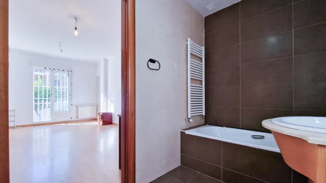 Adosado sin muebles en ciudad jardín — 36