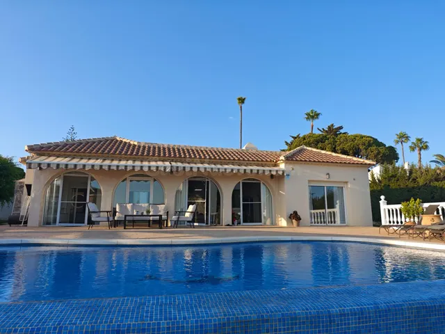 ALQUILER DE TEMPORADA VILLA EN UNA SOLA PLANTA 4 DORMITORIOS