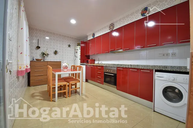 CASA CON TERRAZA Y VISTAS DESPEJADAS A LA MONTAÑA — 2