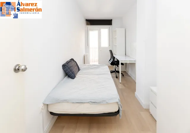¡Oportunidad Única en Granada! Piso Espectacular  en Plaza de Gracia — 17