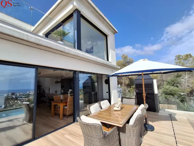 Villa contemporánea con piscina y vistas panorámicas al mar en Cunit — 5