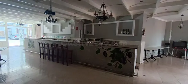 BAR CAFETERÍA — 4