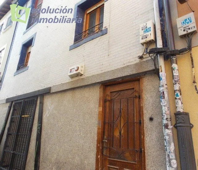 CASA DE PUEBLO EN EL CENTRO DE BELORADO