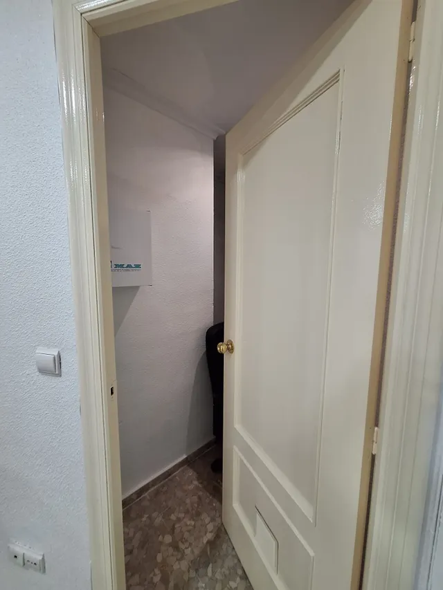 Amplia Oficina Semireformada en Altabix, Elche por €240.000 - foto 5