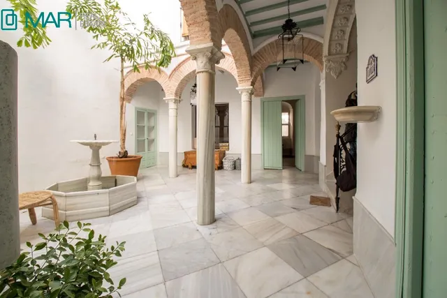 ESPECTACULAR CASA EN PLENO CASCO HISTÓRICO