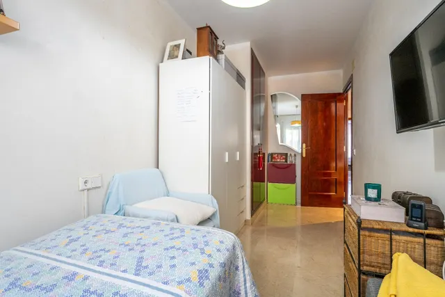 Piso con piscina zona alta de Reus — 14