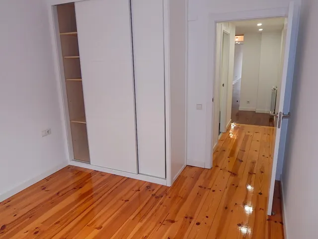 ETXEA vende piso en la Plaza de Castillo, 3 dormitorios, 2 baños, ascensor, 2ª altura — 21