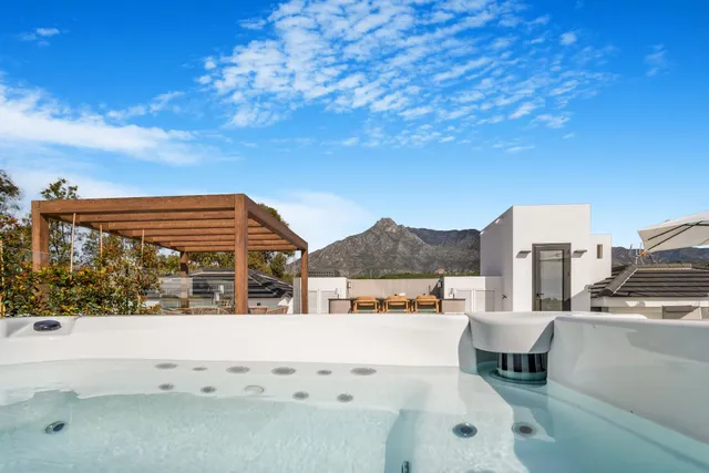 Contemporanea villa en Milla de Oro, Marbella — 48