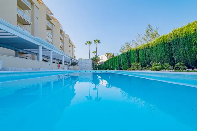 ¡Tu oasis junto a mar! Precioso piso de 2 dormitorios con terraza, piscina y garaje en Playa Poniente, Motril. — 40