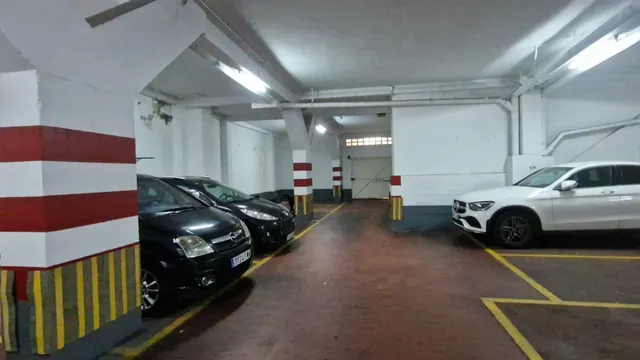 PLAZA DE GARAJE ENTRADA LLANA. ZONA ORZAN- CALLE SOCORRO — 8