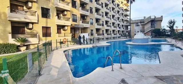 apartamento reformado  con vistas laterales al mar en los boliches — 2