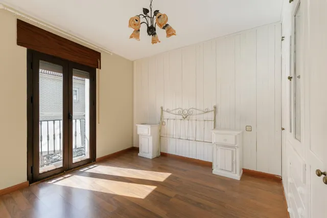 ¡OPORTUNIDAD EN ÍLLORA! Amplia casa adosada con parking y zonas verdes ✨ — 13