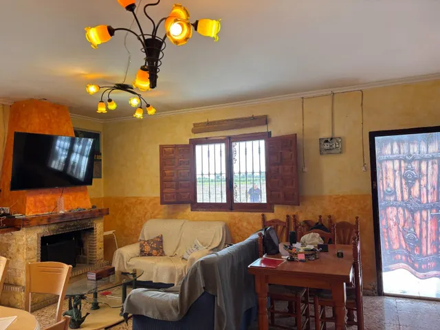 Chalet en Venta: Oportunidad Única por €318,000 — 25