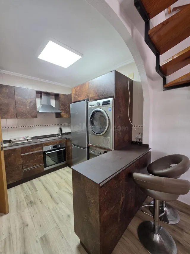Chalet adosado con piscina comunitaria - foto 4
