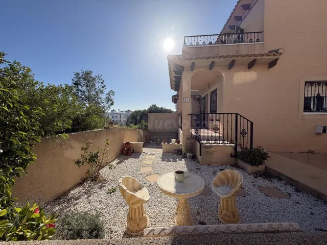 AMPLIA CASA ADOSADA CON SOLARIUM Y PISCINA COMUNITARIA | BLU - foto 2