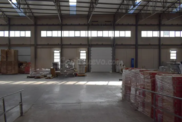 Nave industrial en el Polígono de la Media Legua. Las Torres - foto 4
