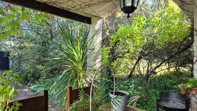 Precioso chalet con espectacular piscina y jardín autóctono — 34