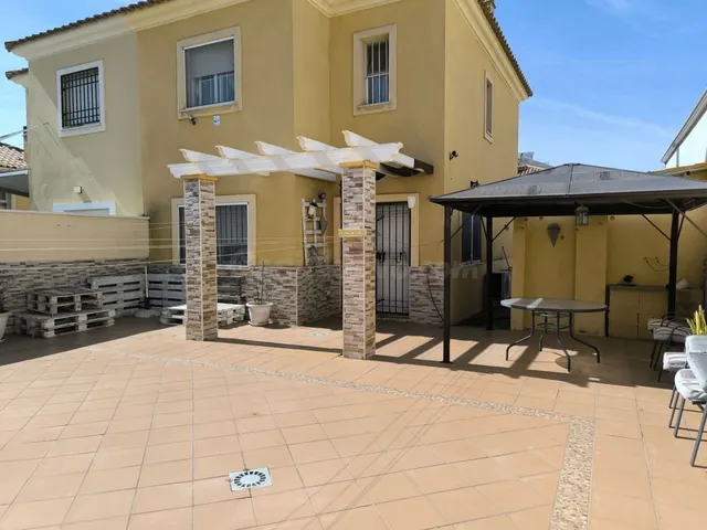 Chalet pareado en zona Recinto Ferial, Málaga — 9