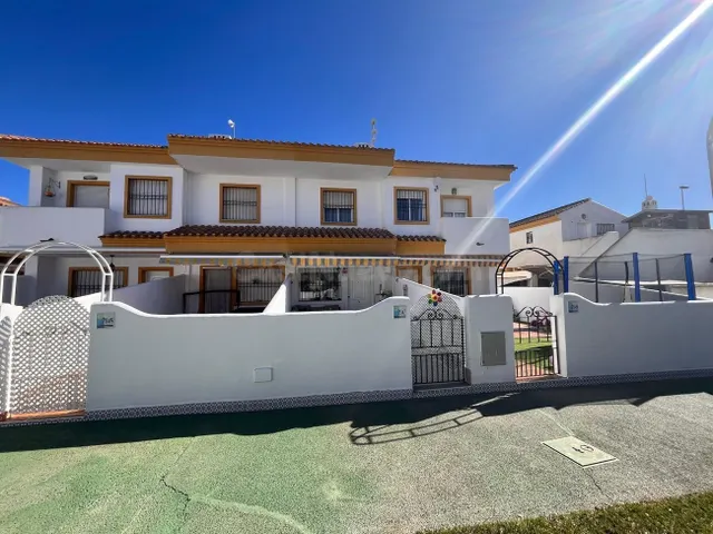 Casa 2 habitaciones 75m² en venta - Zona Pueblo