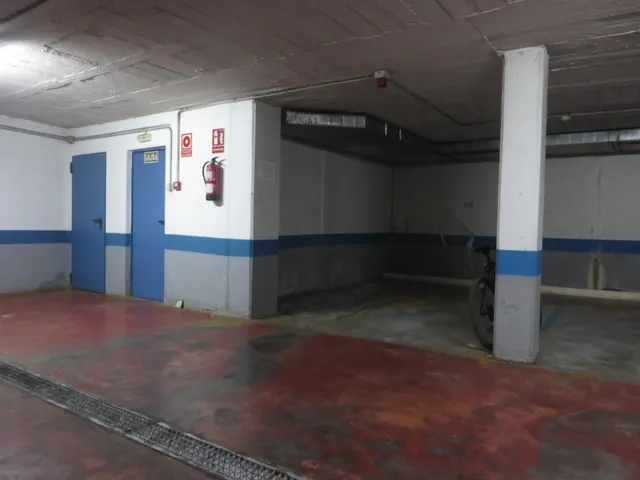 Garaje cerca de la Torre de la Malmuerta. Videovigilancia, fácil acceso y maniobrabilidad. — 10