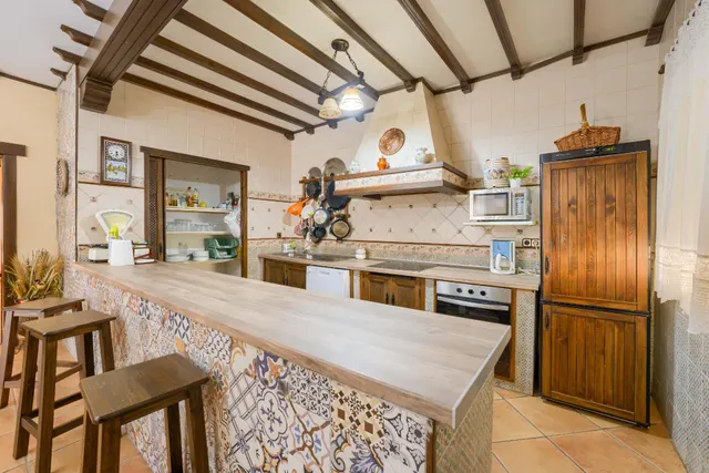 Espectacular chalet con piscina de diseño, jardín de 2.000 m2 y 4 dormitorios con baño propio — 11