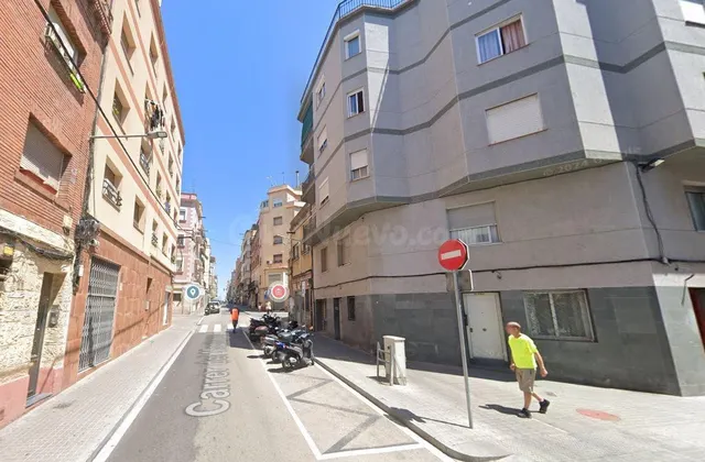 Se vende estudio OKUPADO en Hospitalet de Llobregat (Barcelo - foto 3