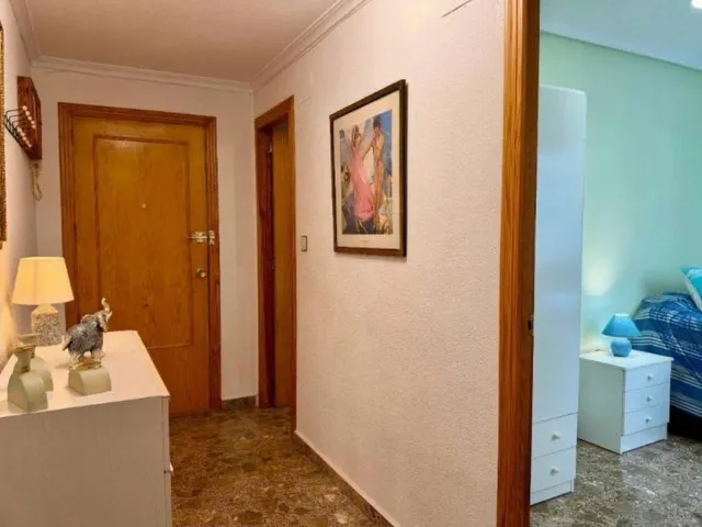 ¡Apartamento de tres dormitorios y amplia terraza al sur cerca de la playa, en Avenida de Habaneras! Torrevieja — 12