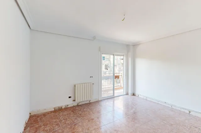 Piso exterior de 111 m2 con 4 dormitorios, garaje y trastero en Av Juan Antonio Perea — 37