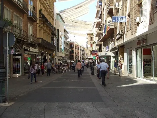 LOCAL EN PLENO CENTRO DE CORDOBA CAPITAL — 10
