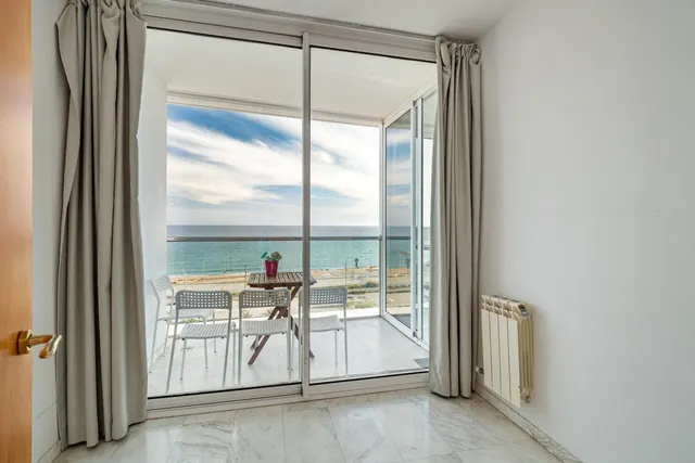 PISO CON VISTAS PANORAMICAS AL MAR — 11