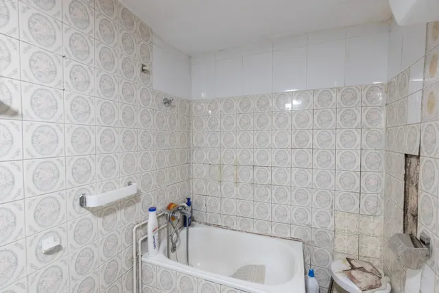 BONITA CASA PARA REFORMAR — 9