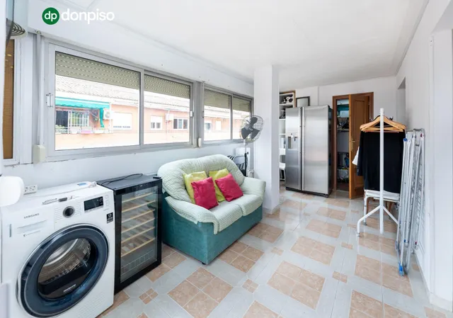 ¡Oportunidad única! Ático de 4 dormitorios y 2 baños con gran terraza frente al Colegio Agustinos (Arabial) — 11