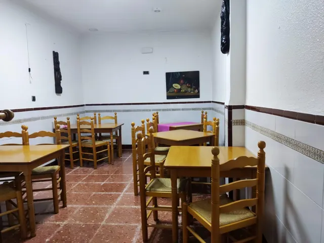 Listo para abrir: licencia de restaurante activa, cocina industrial y salida de humos. — 14