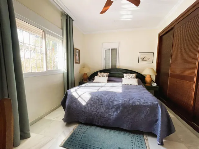 Villa en venta en Nueva Andalucía, Marbella, con vistas al mar y cerca de Puerto Banús — 35