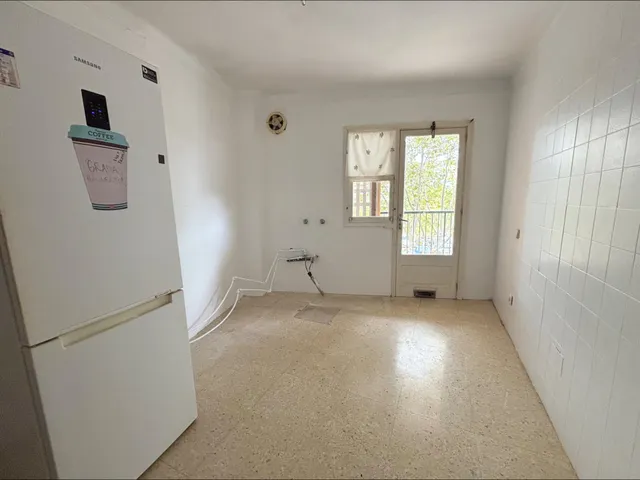 Apartamento luminoso y semi reformado de 4 dormitorios en el corazón de Port d’Alcúdia — 8